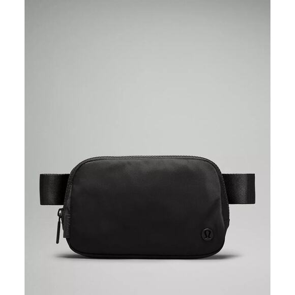 Lululemon Everywhere Belt Bag 1L Black Adjustable Strap Hands-Free Travel NEW - Picture 1 of 10